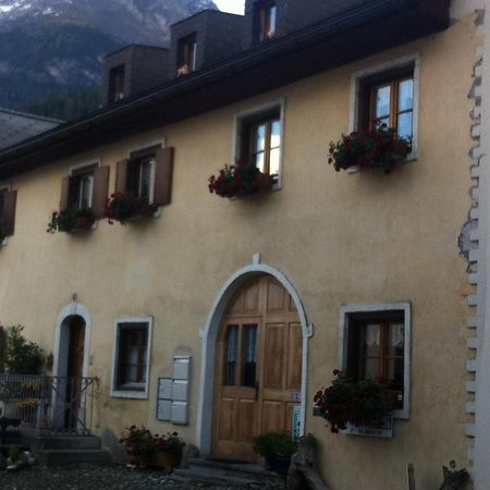 Chasa Brunold 3-Zimmer-Dachwohnung Scuol Exterior photo