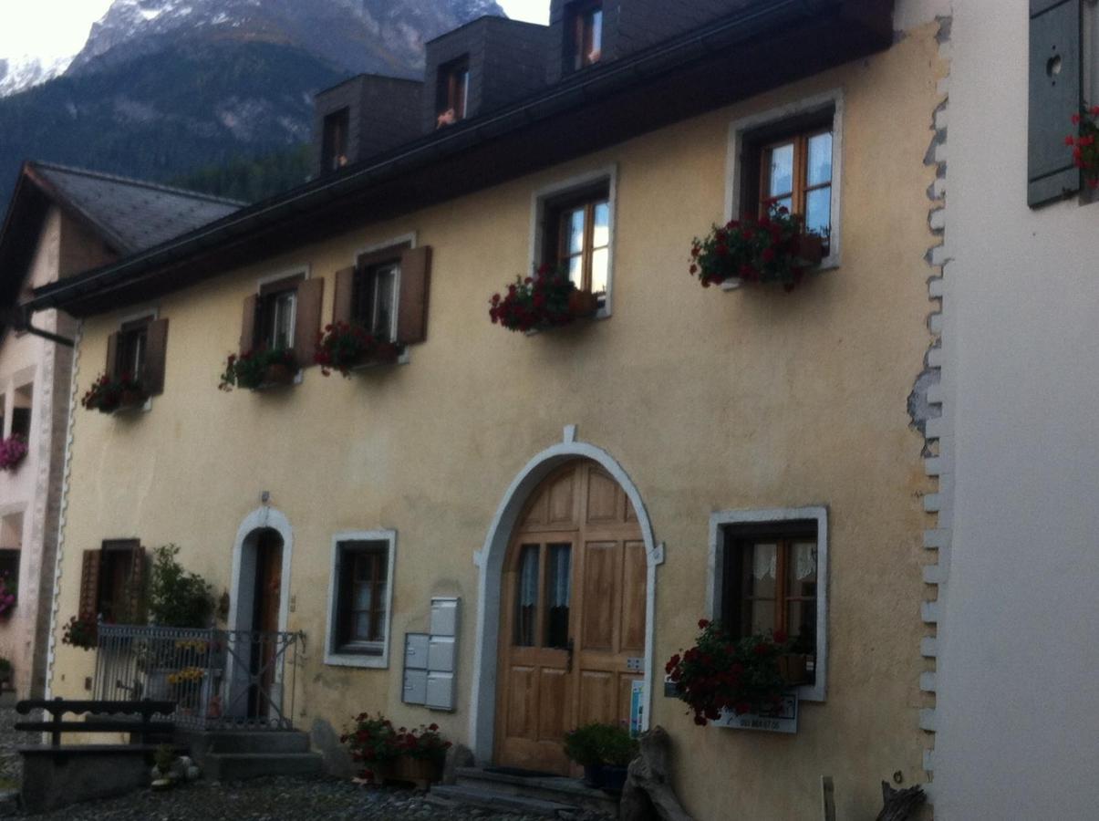 Chasa Brunold 3-Zimmer-Dachwohnung Scuol Exterior photo