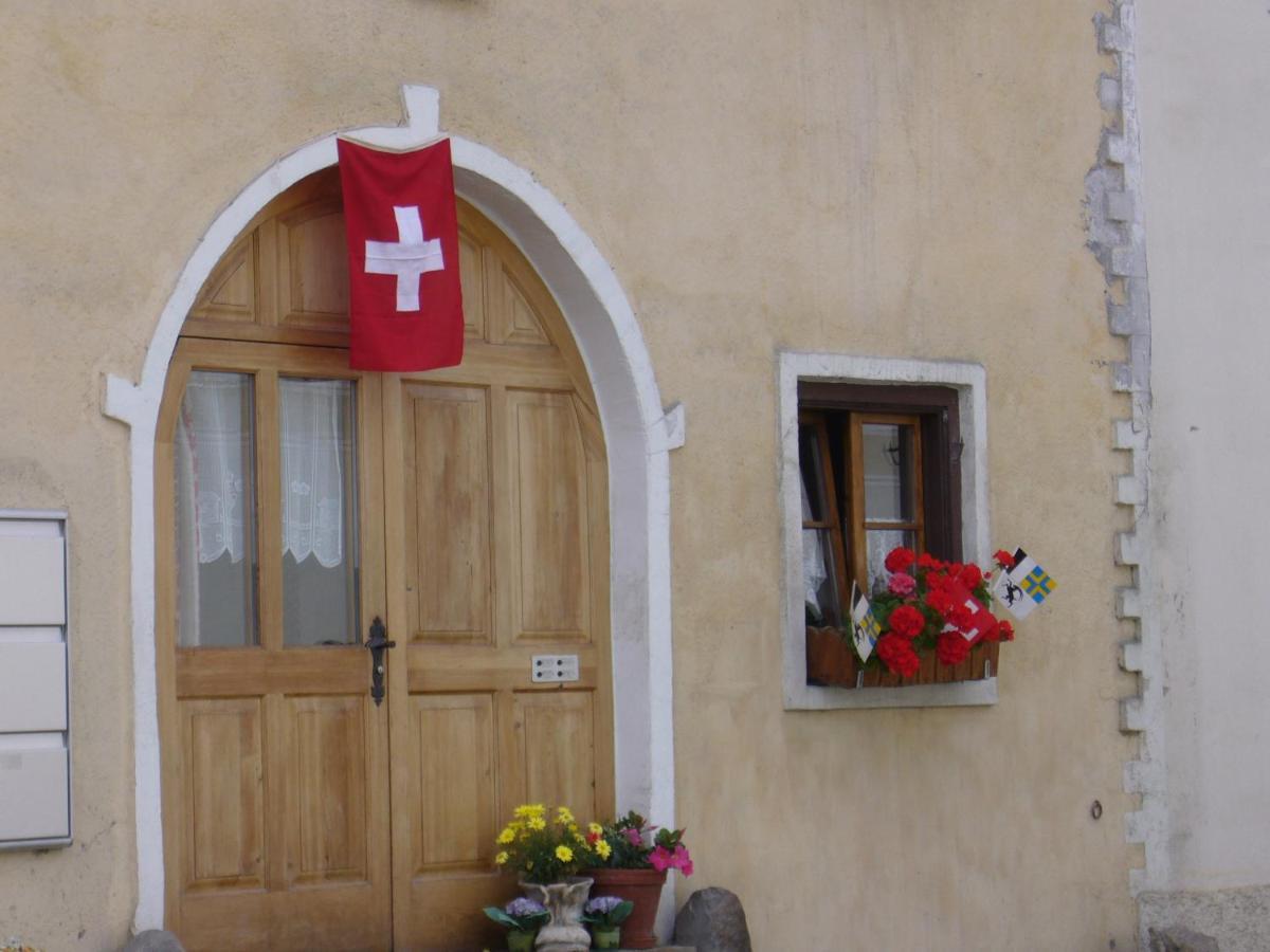 Chasa Brunold 3-Zimmer-Dachwohnung Scuol Exterior photo